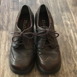 Women’s vintage Mudd shoes with laces